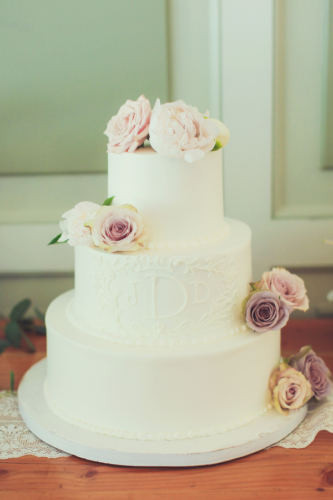 flat base wedding cake stand