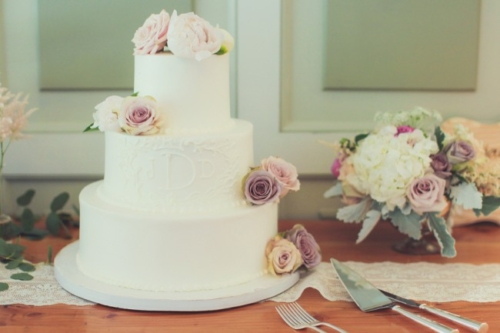 traditional wedding cake