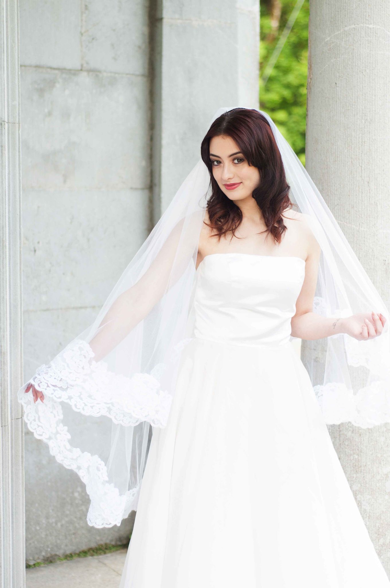 elbow length veil with lace trim