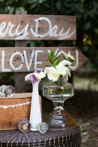 decor-items-in-vineyard