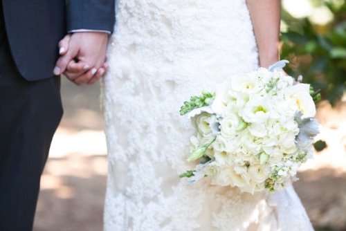 gorgeous-all-white-bridal-bouquet