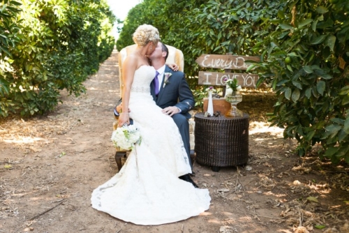 kissing-on-vintage-chair-among-vines