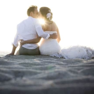 Bbride-and-groom-sitting-on-victoria-beach-in-laguna-head-to-head-while-sun-is-setting
