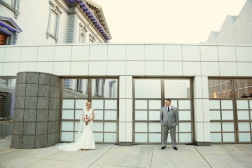 Private Viewing for These Guests at an Art Museum Wedding in Sacramento