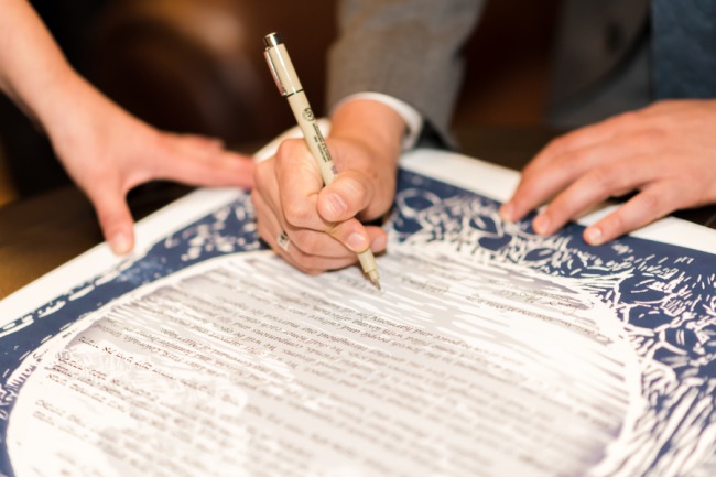 signing the ketubah