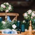 pink roses and blue tablescape