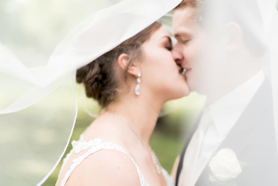 newlyweds-portrait-kiss-under-veil