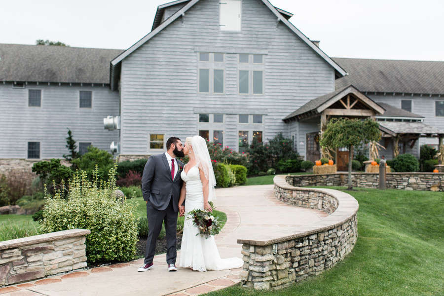 bride-groom-kiss-front-venue-hilton-garden-inn