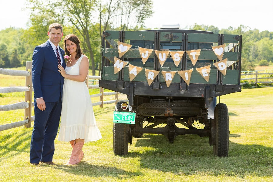 bride-groom-pose-just-married-banner-tractor
