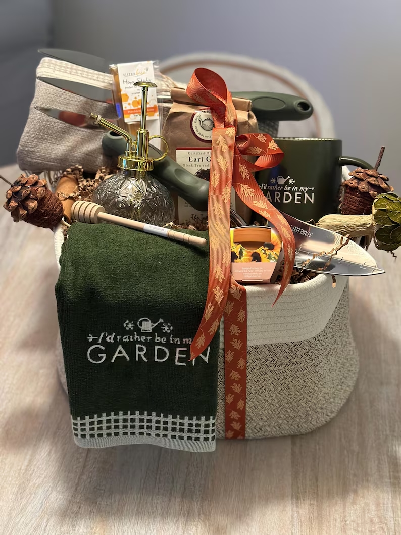 Garden lover gift basket