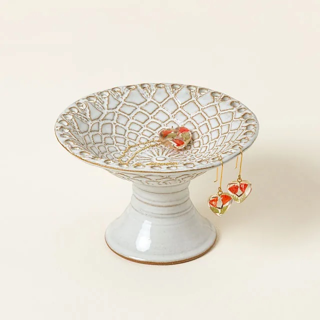 Lace Pedestal Jewelry Stand