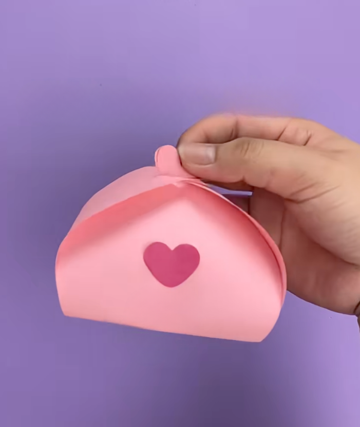 Small and sweet pocket gift box made of pink paper