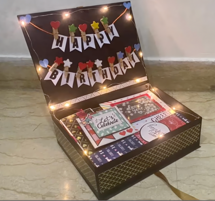 Deluxe hamper gift box with multiple items